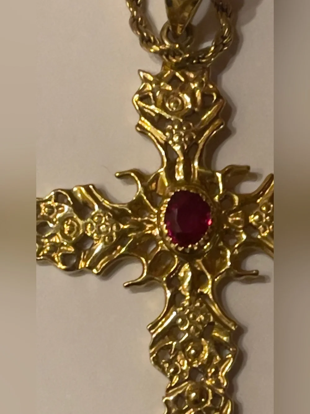 18 karat chain with a cross pendant